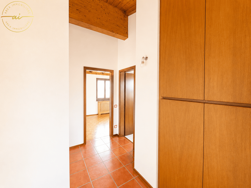AMPIA CASA DI 5.5 LOCALI CON GIARDINO IN ZONA VERDE A STABIO (17)