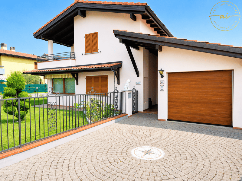 AMPIA CASA DI 5.5 LOCALI CON GIARDINO IN ZONA VERDE A STABIO (3)