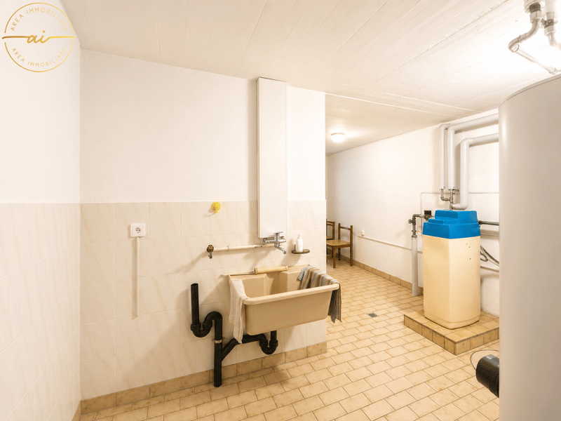 AMPIA CASA DI 5.5 LOCALI CON GIARDINO IN ZONA VERDE A STABIO (20)