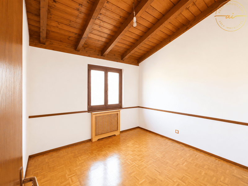 AMPIA CASA DI 5.5 LOCALI CON GIARDINO IN ZONA VERDE A STABIO (15)