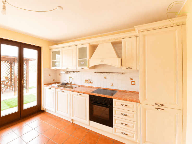 AMPIA CASA DI 5.5 LOCALI CON GIARDINO IN ZONA VERDE A STABIO (7)
