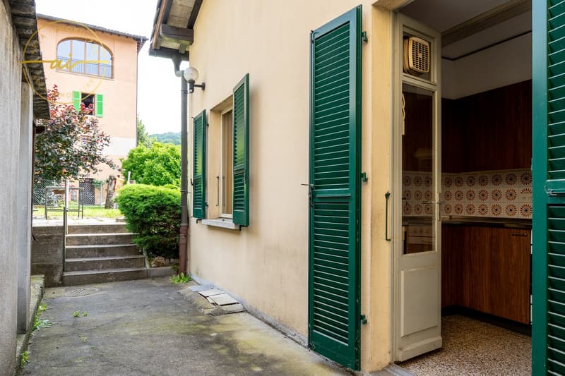 Casa unifamiliare con locale commerciale annesso (7)