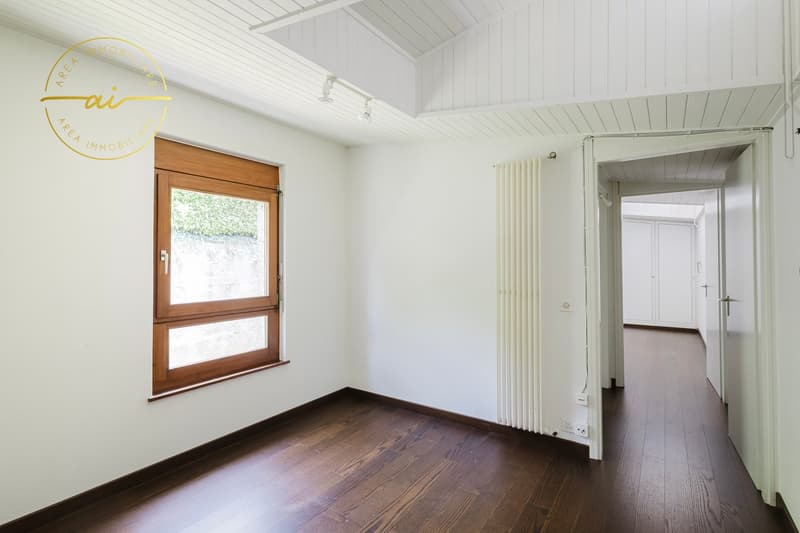 PRESTIGIOSA VILLA BIFAMILIARE CON PISCINA E AMPI SPAZI – OPPORTUNITÀ UNICA (15)