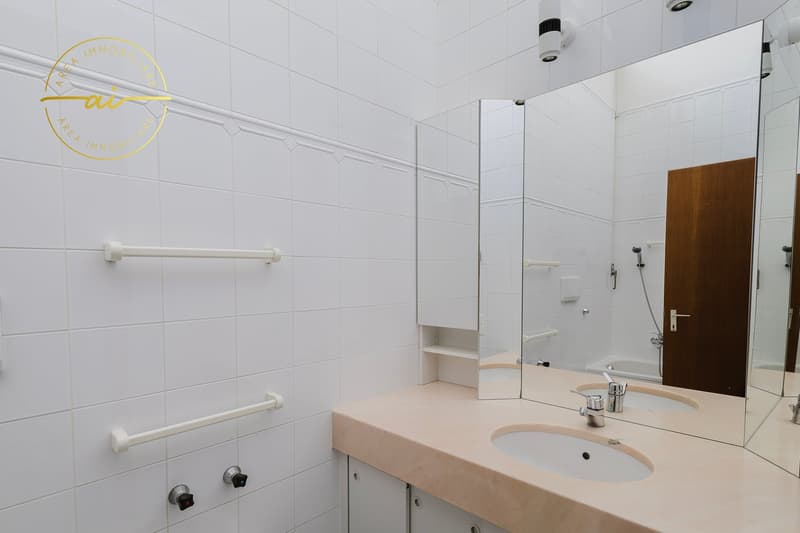 PRESTIGIOSA VILLA BIFAMILIARE CON PISCINA E AMPI SPAZI – OPPORTUNITÀ UNICA (16)