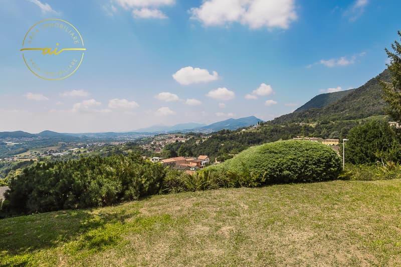 PRESTIGIOSA VILLA BIFAMILIARE CON PISCINA E AMPI SPAZI – OPPORTUNITÀ UNICA (24)