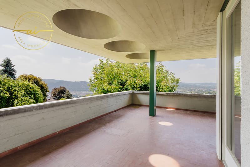 PRESTIGIOSA VILLA BIFAMILIARE CON PISCINA E AMPI SPAZI – OPPORTUNITÀ UNICA (12)