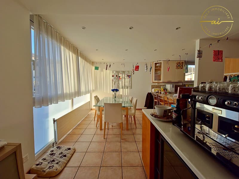 CASA INDIPENDENTE DI 5.5 LOCALI CON GIARDINO E SPAZI COMMERCIALI AD ARZO (9)