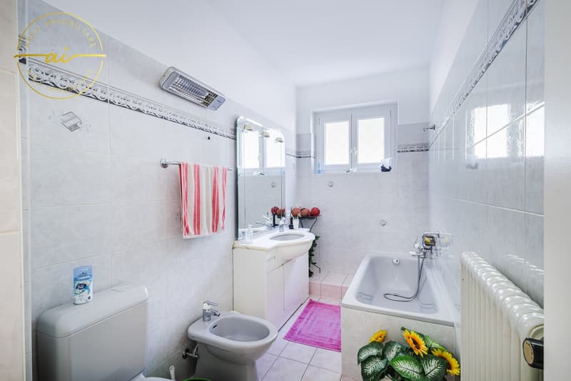 AMPIA CASA DI 6.5 LOCALI IN ZONA RESIDENZIALE A MORBIO INFERIORE (14)