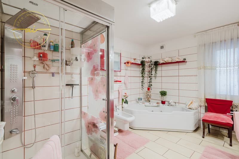 Casa unifamiliare con giardino e piscina a Cresciano (9)