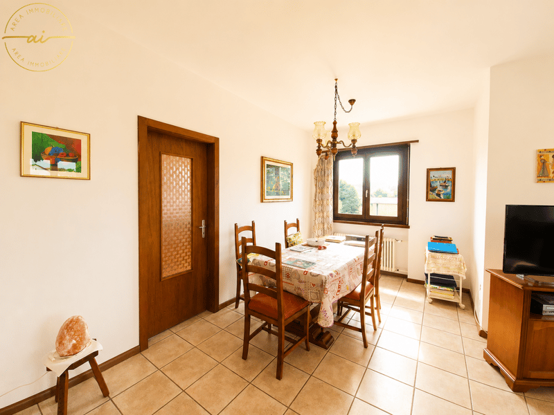 CASA INDIPENDENTE CON AMPIO TERRENO EDIFICABILE (11)