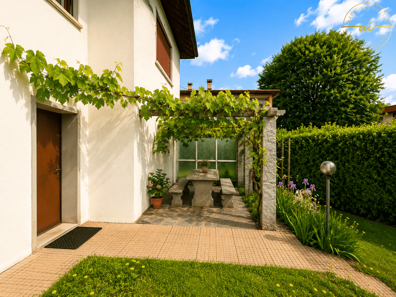 CASA INDIPENDENTE CON AMPIO TERRENO EDIFICABILE (2)