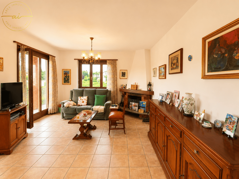 CASA INDIPENDENTE CON AMPIO TERRENO EDIFICABILE (7)