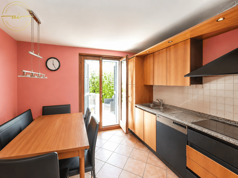 CASA UNIFAMILIARE CON GIARDINO IN MEZZO AL VERDE (3)
