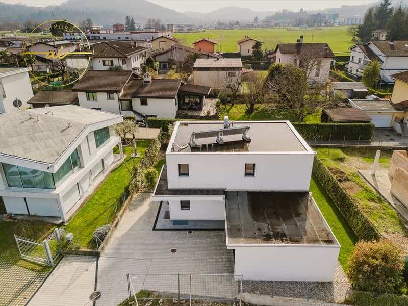 MODERNA VILLA UNIFAMILIARE CON GIARDINO A LIGORNETTO (3)