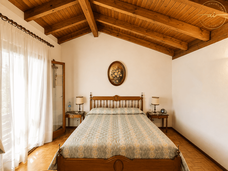 ACCOGLIENTE E CURATA CASA UNIFAMILIARE CON GIARDINO (11)