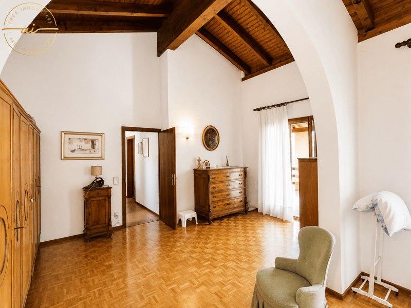 ACCOGLIENTE E CURATA CASA UNIFAMILIARE CON GIARDINO (13)