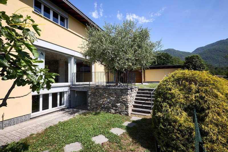 VILLA CON STUDIO SEPARATO E MERAVIGLIOSO GIARDINO (11)