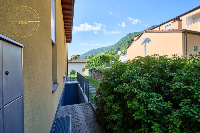 VILLA CON STUDIO SEPARATO E MERAVIGLIOSO GIARDINO (12)