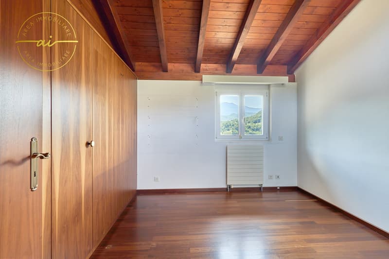 VILLA CON STUDIO SEPARATO E MERAVIGLIOSO GIARDINO (20)