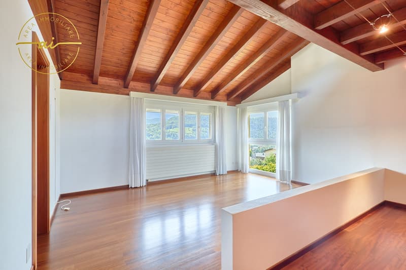 VILLA CON STUDIO SEPARATO E MERAVIGLIOSO GIARDINO (21)