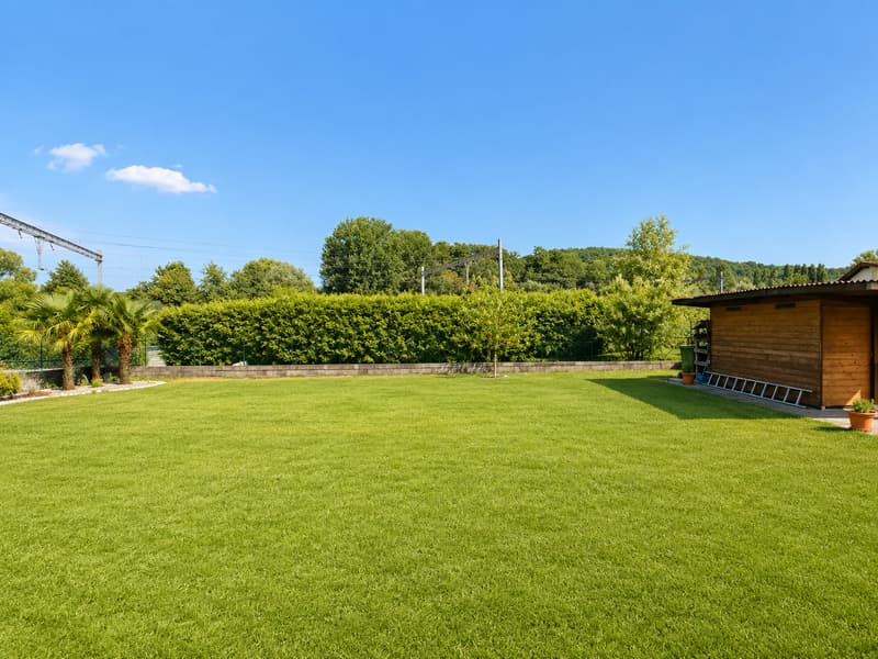 VILLA MODERNA DI 6.5 LOCALI CON AMPIO GIARDINO A STABIO (23)