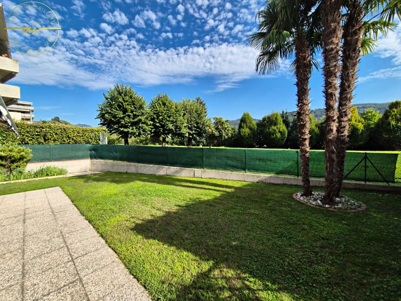 LUMINOSA CASA DI TESTA DI 5.5 LOCALI NEL VERDE (2)