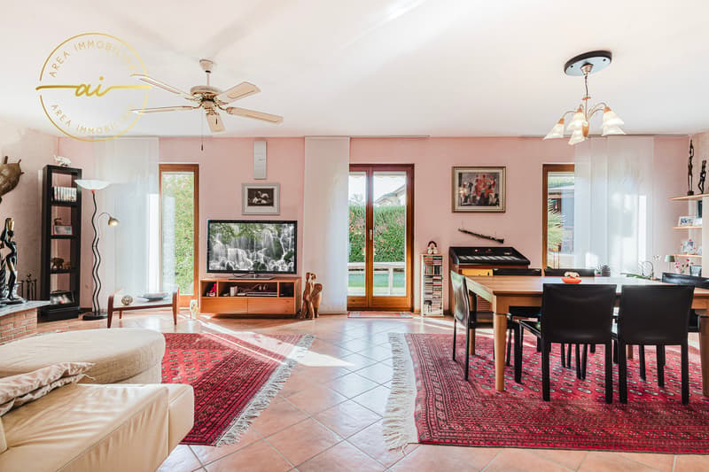 SPLENDIDA CASA CON GIARDINO A DUE PASSI DAL LAGO DI RIVA SAN VITALE (1)