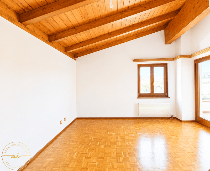 AMPIA CASA DI 5.5 LOCALI CON GIARDINO IN ZONA VERDE A STABIO (13)