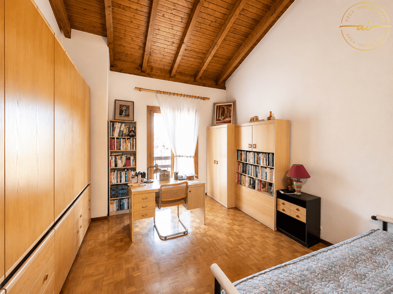 ACCOGLIENTE E CURATA CASA UNIFAMILIARE CON GIARDINO (15)