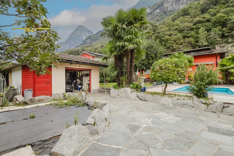 Casa unifamiliare con giardino e piscina a Cresciano (2)