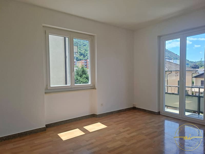 Appartamento 3.5 locali con doppio balcone a Chiasso (2)