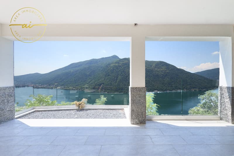 ELEGANTE VILLA INDIPENDENTE CON VISTA LAGO A ROVIO (1)