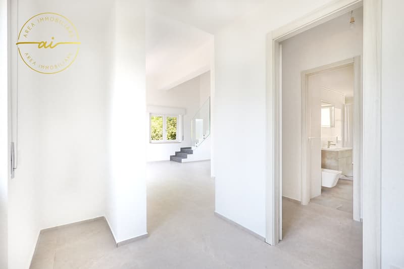 ELEGANTE VILLA INDIPENDENTE CON VISTA LAGO A ROVIO (7)