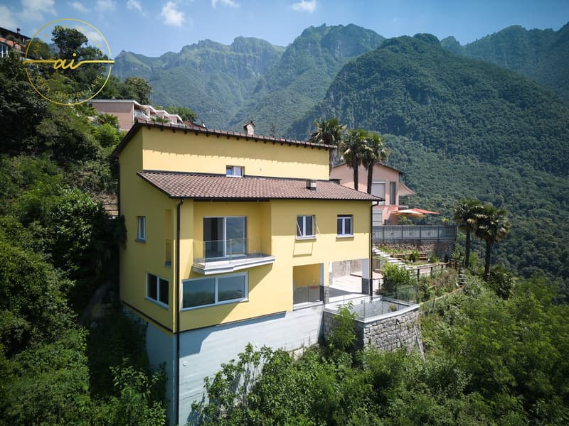 ELEGANTE VILLA INDIPENDENTE CON VISTA LAGO A ROVIO (23)