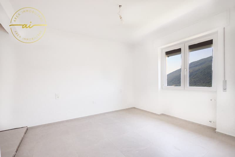 BELLA CASA INDIPENDENTE CON VISTA LAGO A ROVIO (17)