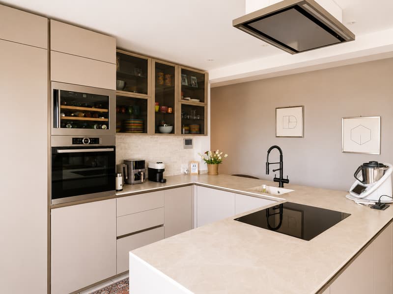 ELEGANTE APPARTAMENTO DI 4.5 LOCALI CON VISTA LAGO (3)