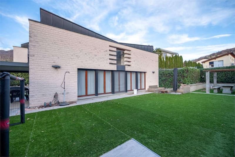 Graziosa villa indipendente con ampio giardino