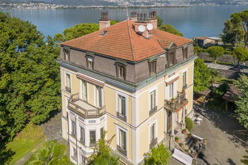 Unica e magnifica proprietà con vista lago e parco