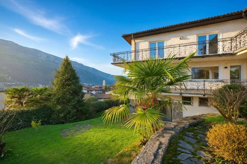Villa panoramica sul Lago Ceresio con grande giardino (2)