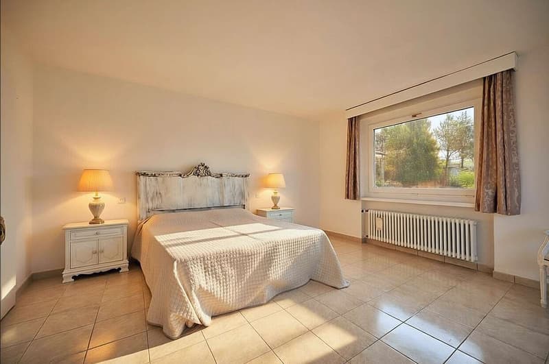 Villa panoramica sul Lago Ceresio con grande giardino (7)
