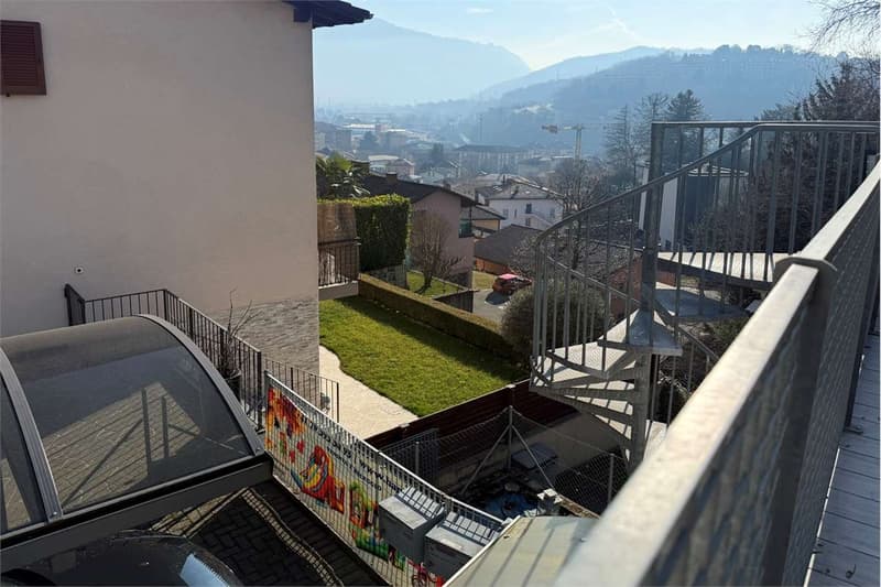 Appartamento monolocale con grande terrazzo (8)