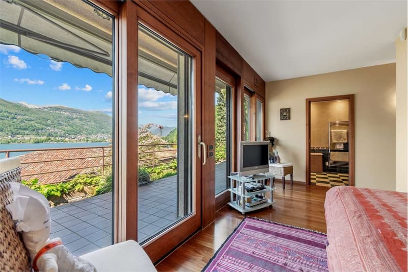 Villa esclusiva con vista lago, piscina e darsena (10)
