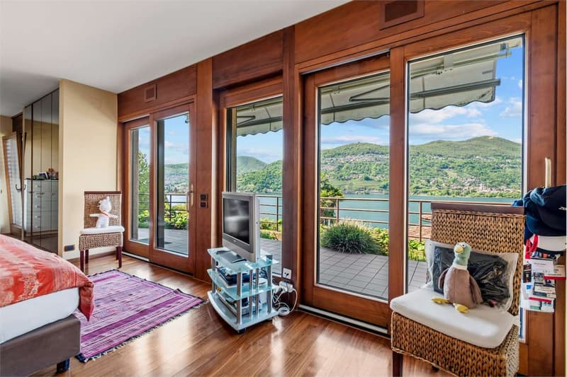 Villa esclusiva con vista lago, piscina e darsena (9)