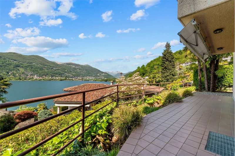 Villa esclusiva con vista lago, piscina e darsena (11)