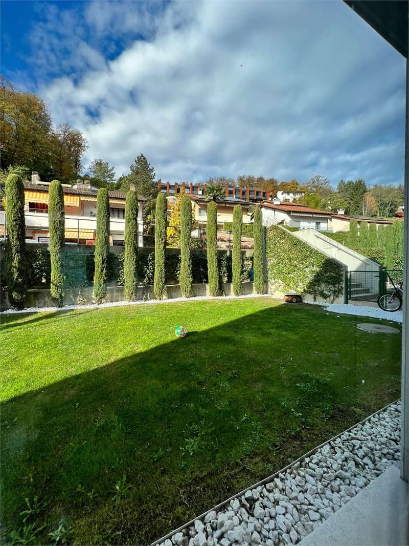 Elegante 3,5 locali arredato con giardino e vista lago (12)