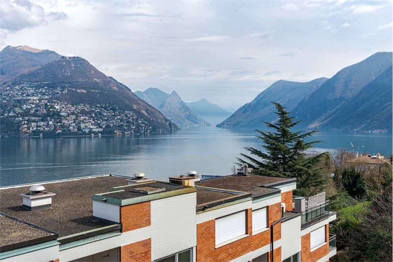 Triplex con parziale vista lago e giardino privato. (4)