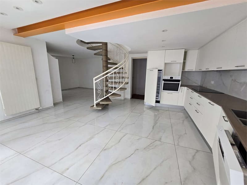 Stabio Nucleo - Caratteristica Casa di Corte di 5.5 Locali con Mansard (1)