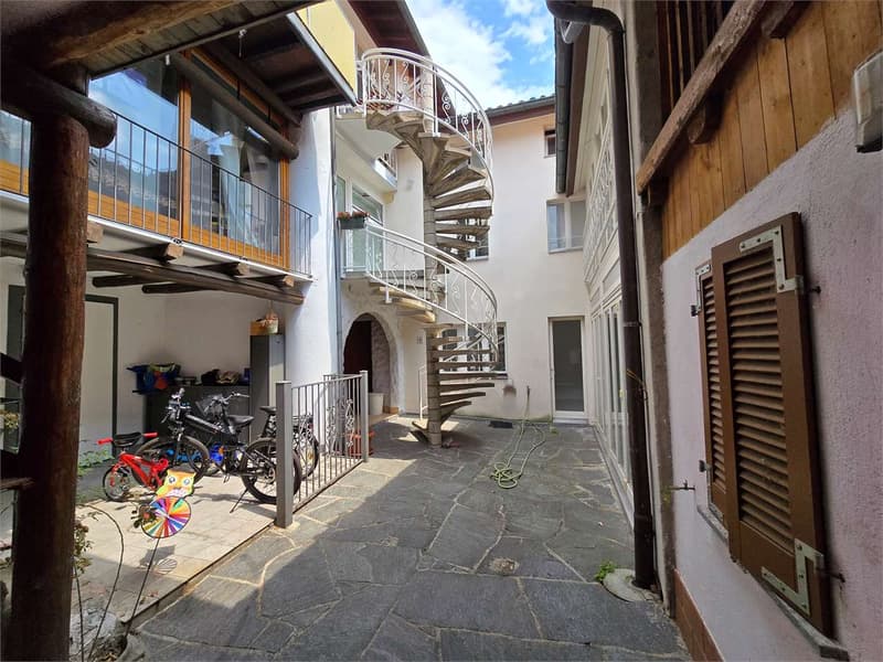 Stabio Nucleo - Caratteristica Casa di Corte di 5.5 Locali con Mansard (2)