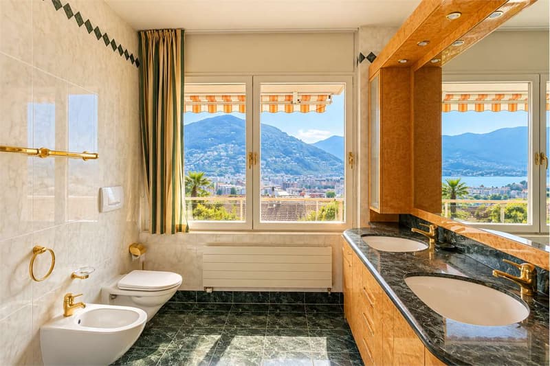 Elegante Residenza con vista lago e giardino privato (9)