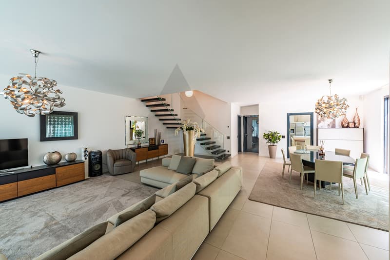 MODERNA VILLA IN POSIZIONE DOMINANTE A LUGANO (8)